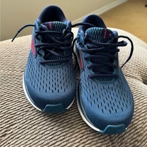Brooks Athletic Shoes - mint
